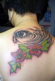 tatuaggio realistico di occhio e fiore posteriore femminile