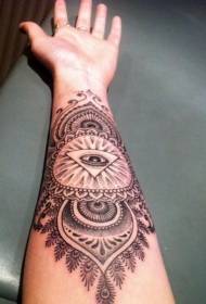 patrón de Henna en el brazo y patrón de tatuaje en el ojo