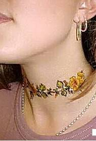 գեղեցիկ աղջկա պարանոց Գեղեցիկ թարմ դեղին ծաղիկների որթատունկ դաջվածքների օրինակին նկարներ
