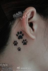 Mic model de tatuaj cu imprimeu de pisică pentru ureche