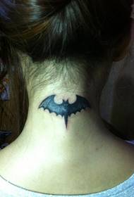 larawan sa likod ng leeg bat tattoo