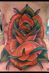 una stampa di tatuu di rose europea è americana in u collu
