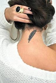 mode kvindelig hals Dejligt udseende fjer tatoveringsbillede