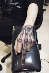 χέρι πίσω μοτίβο ομορφιάς τατουάζ οστών
