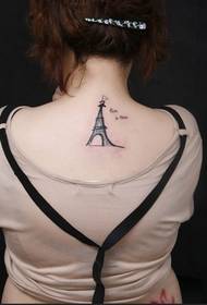 immagine del tatuaggio di bellezza collo Torre Eiffel