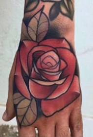 Татуировка «Красная роза» на тыльной стороне ладони 9
