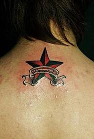 motivo tatuaggio stella a cinque punte collo posteriore uomo