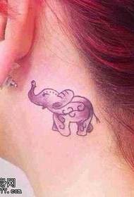 вухо після візерунка татуювання слона