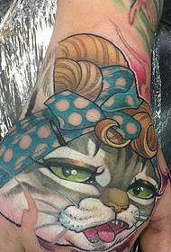 gusto intenso del dorso del quadro del tatuaggio totem a colori a mano