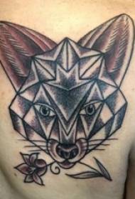 Ang tattoo sa likod nga batang babaye nga adunay mga bulak ug mga litrato sa fox nga tattoo sa luyo