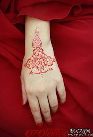 руку дівчини назад красива мода тотем квітка татуювання візерунок