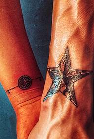 odpowiedni dla par Obraz tatuażu z pięcioramienną gwiazdą z tyłu
