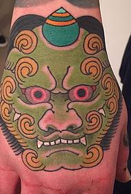 mano indietro modello tatuaggio leone Tang