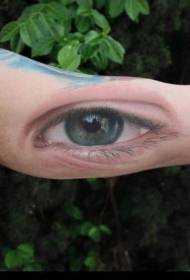超現実的な現実的な目のタトゥーパターンの中のブーム