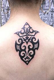 nő háta nyak totem virág tetoválás minta