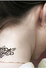 immagine del tatuaggio bellissimo collo totem bella ragazza