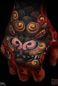 malantaŭa leono tatuaje mastro