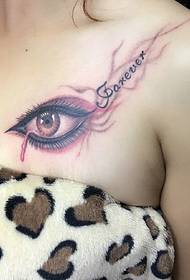 3d øjne på brystet med engelsk tatoveringsmønster