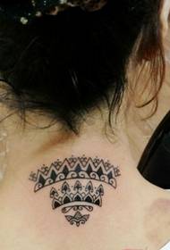 Слатка модна девојка за тетоважа со слика