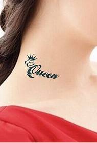 純淨的女孩脖子上美麗的新鮮英文皇冠紋身圖片