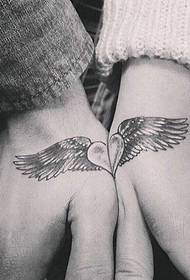 縫的愛的翅膀情侶紋身圖案