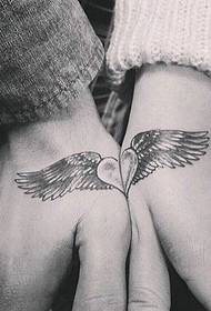 modello di tatuaggio coppia ali d'amore cucite