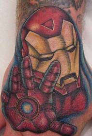 χέρι πίσω σίδερο μοτίβο τατουάζ άνθρωπος