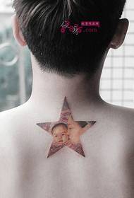Retrato de estrela creativa tatuaje de pescozo