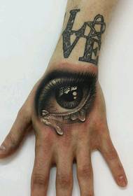 realist tatuazh 3D sy në anën e pasme të dorës