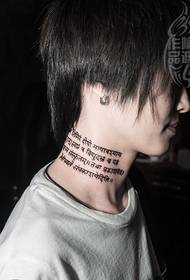 Cuello personal escritura tibetana tatuaje foto imagen