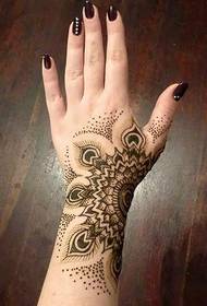 Tolles Hand-Back-Tattoo