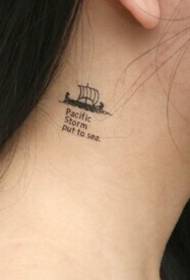 tjej hals vacker liten fiskebåt engelska tatuering bild
