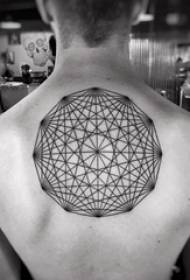 back tattoo ຜູ້ຊາຍນັກສຶກສາຊາຍຢູ່ດ້ານຫລັງຂອງຮູບ tattoo ຕາເລຂາຄະນິດສີດໍາ