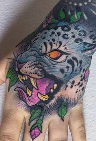 un grupo de diseños de tatuajes de animales consecutivos aparentemente feroces