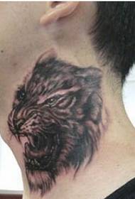 Personaggi europei e americani di personalità per la testa di tigre prepotente con collo di tatuaggi