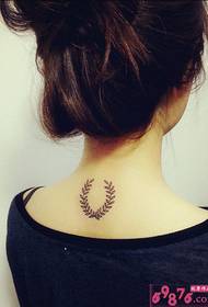 foto tatuaggio pace ramo di ulivo sul retro