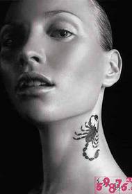 modna djevojka vrat ličnost otrovna škorpion tetovaža slika slika