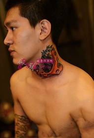 型男脖子纹身机器个性纹身图片