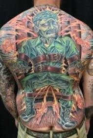 美國士兵在大面積的美國士兵紋身圖片的背面紋身男性