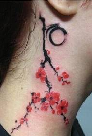 dziewczyna szyja sexy Piękny obraz kwiatu śliwki świeży tatuaż