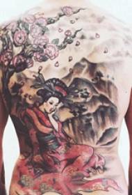 rêch tatoeëerje manlike jonges op 'e rêch Grutte beam en geisha tatoeaazjefoto's