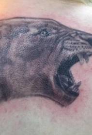Ryg tatoveret mand dreng på bagsiden af et sort tiger tatovering billede