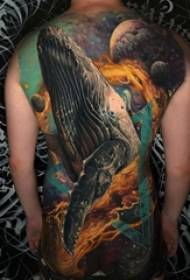 tatuaggi maschili sul retro del pianeta e immagini di tatuaggi di balene