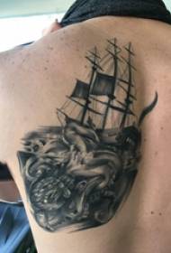 Tattoo Sailing Boy eo an-damosin'ny sary miloko mainty miloko maintso
