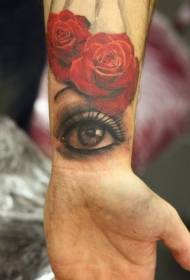 plaukstas locītavas reālisms Sarkanā roze ar noslēpumainu acu tetovējuma modeli