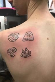 Jungen kleines Muster Tattoo Jungen auf dem Rücken Minimalistisches kleines Muster Tattoo Bild