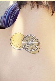 babaye nga fashion sa leeg maayo ang hitsura nga pattern sa tattoo sa lemon