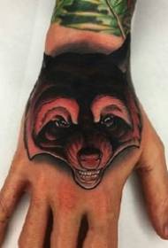 училишен стил животно со полна рака назад тетоважа уметнички дела