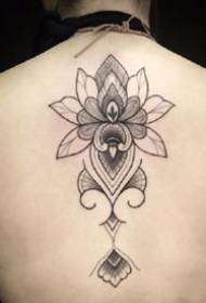 Lotus Totem: Geeignet für Mädchen, um Lotus Tattoo Bilder auf dem Rücken zu machen 92553 - ein wunderschönes Wirbelsäulentattoo für Mädchen auf dem Rücken