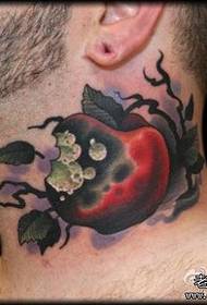 cool uzorak tetovaže jabuka na vratu
